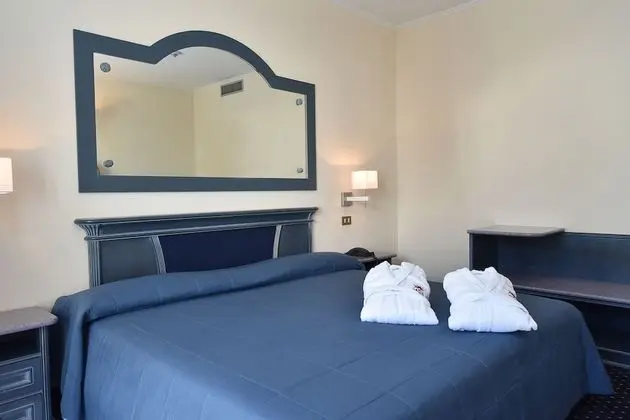 Comfort Üç Kişilik Oda, Kısmi Deniz Manzaralı (Large)