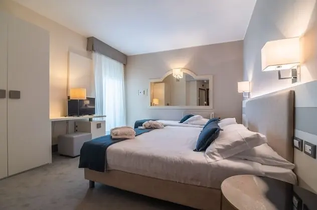 Comfort Üç Kişilik Oda, Kısmi Deniz Manzaralı (Large)