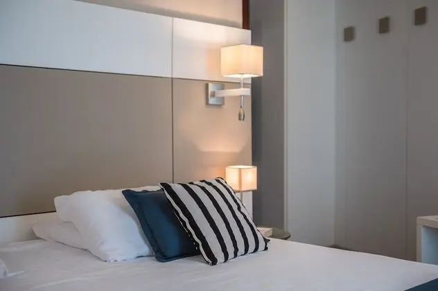 Comfort Üç Kişilik Oda, Kısmi Deniz Manzaralı (Large)