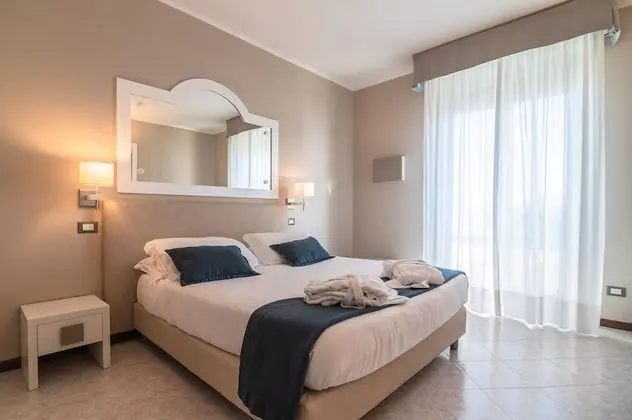 Comfort Üç Kişilik Oda, Kısmi Deniz Manzaralı (Large)