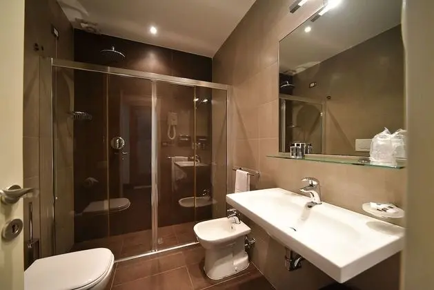 Comfort Üç Kişilik Oda, Kısmi Deniz Manzaralı (Large)