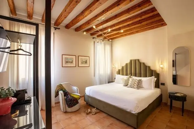 Deluxe Tek Büyük Yataklı Oda