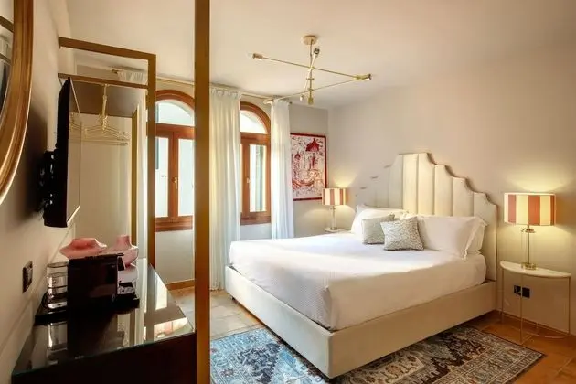 Exclusive Tek Büyük Yataklı Oda