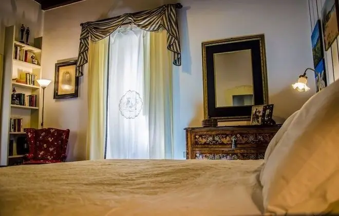 Tek Büyük Yataklı Oda (Stanza Della Mamma)