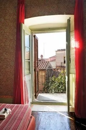 Üç Kişilik Oda