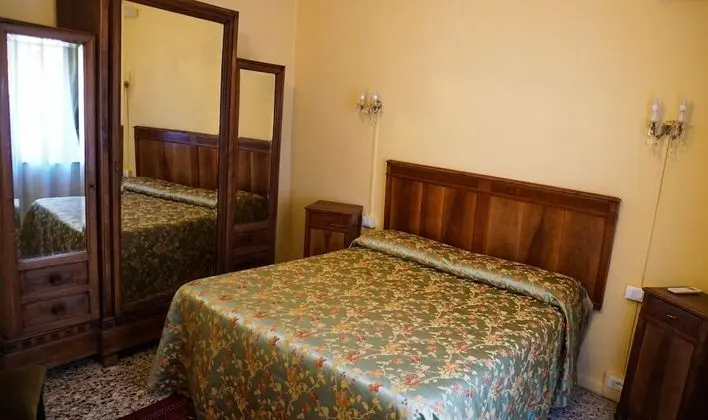 Traditional Dört Kişilik Oda, 1 Büyük (Queen) Boy Yatak ve Çekyat