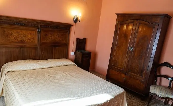 Traditional Üç Kişilik Oda