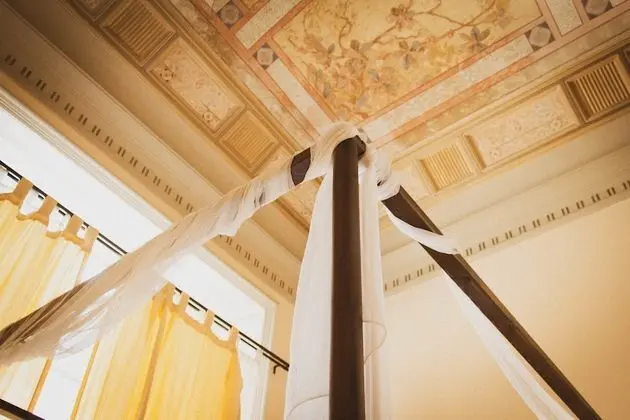 Büyük Yataklı Tek Kişilik Oda