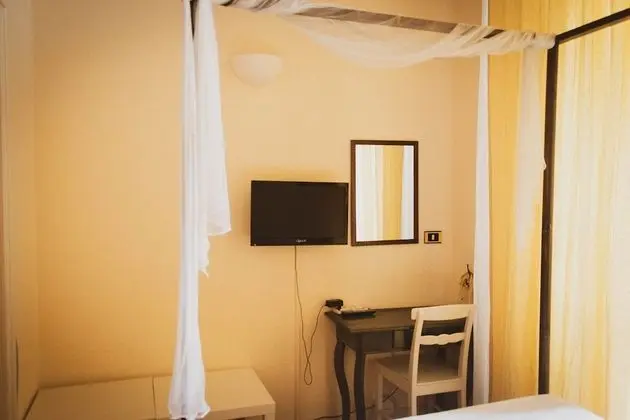 Büyük Yataklı Tek Kişilik Oda