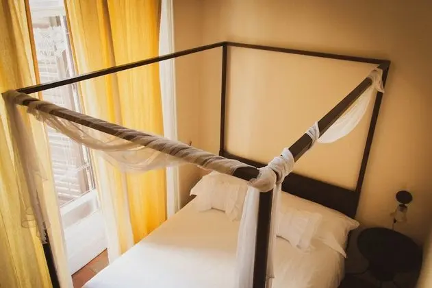 Büyük Yataklı Tek Kişilik Oda