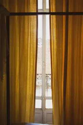 Büyük Yataklı Tek Kişilik Oda