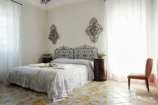 Classic Tek Büyük veya İki Ayrı Yataklı Oda, Teras, Bahçe Manzaralı
