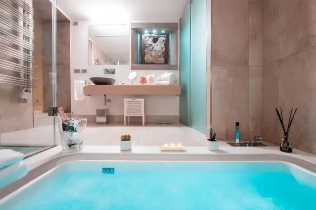 Luxury Süit, Jakuzi