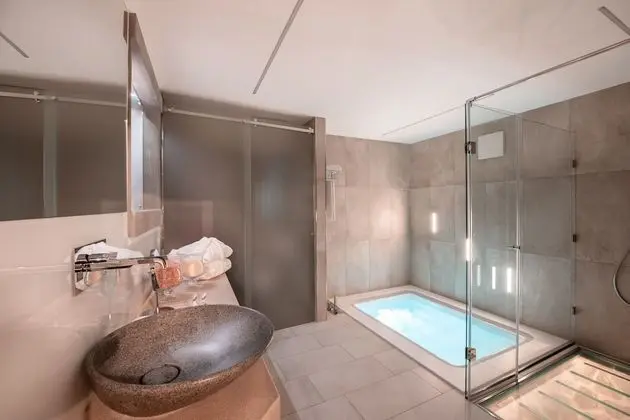 Luxury Süit, Jakuzi