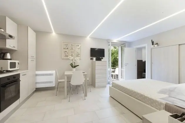 Stüdyo, Bahçe Manzaralı