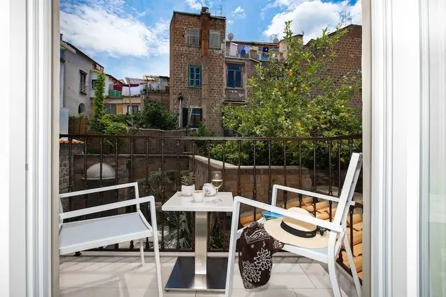 Stüdyo, Bahçe Manzaralı
