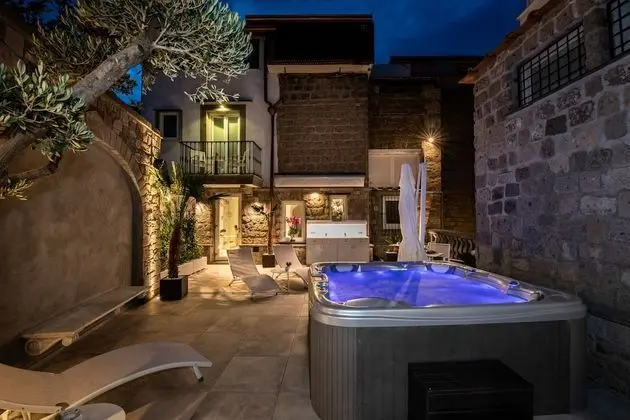 Stüdyo, Bahçe Manzaralı