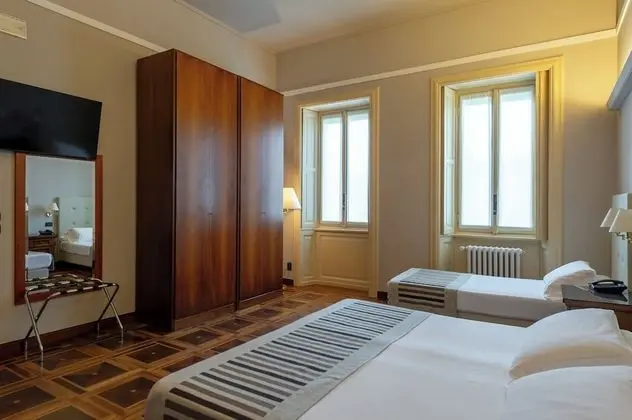 Üç Kişilik Oda, 1 Yatak Odası