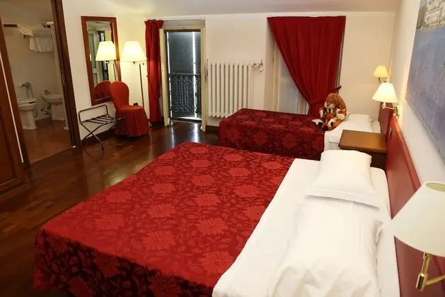 Üç Kişilik Oda, 1 Yatak Odası