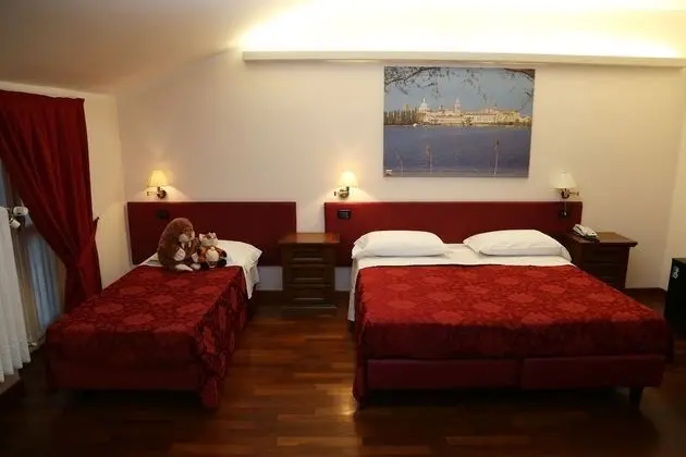 Üç Kişilik Oda, 1 Yatak Odası