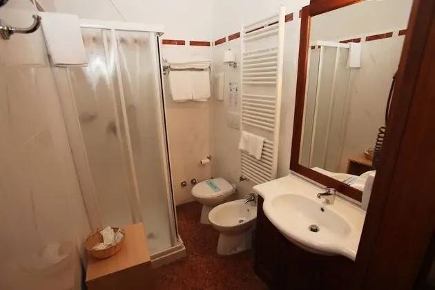 Üç Kişilik Oda, 1 Yatak Odası