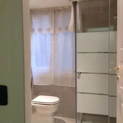Tek Büyük Yataklı Oda, Ortak Banyo