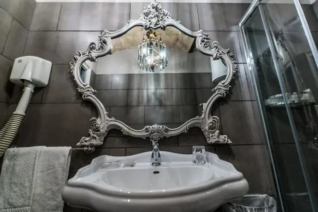 Classic Tek Büyük Yataklı Oda