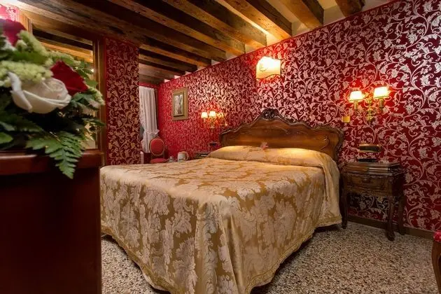 Tek Büyük veya İki Ayrı Yataklı Oda (3rd Floor, no lift )