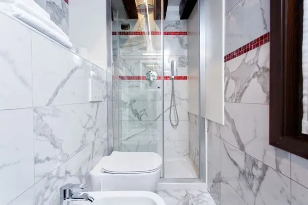 Tek Büyük veya İki Ayrı Yataklı Oda (3rd Floor, no lift )