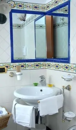 Standard Oda, Teras, Avlu