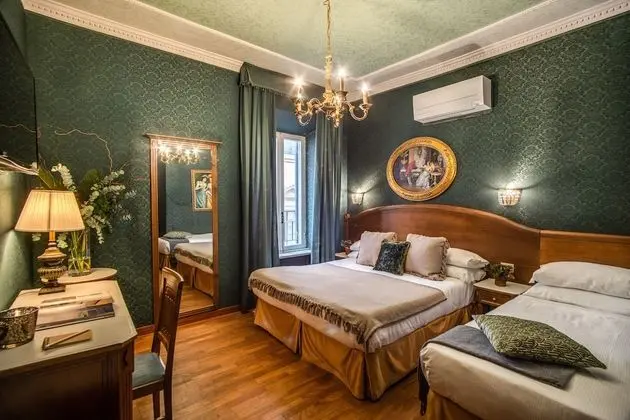 Deluxe Üç Kişilik Oda