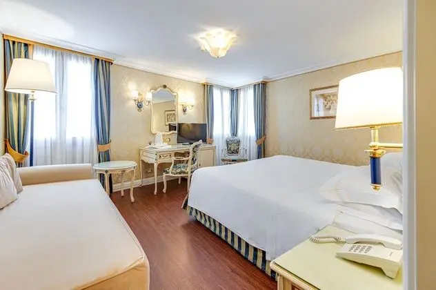 Junior Süit (Grand Canal View)