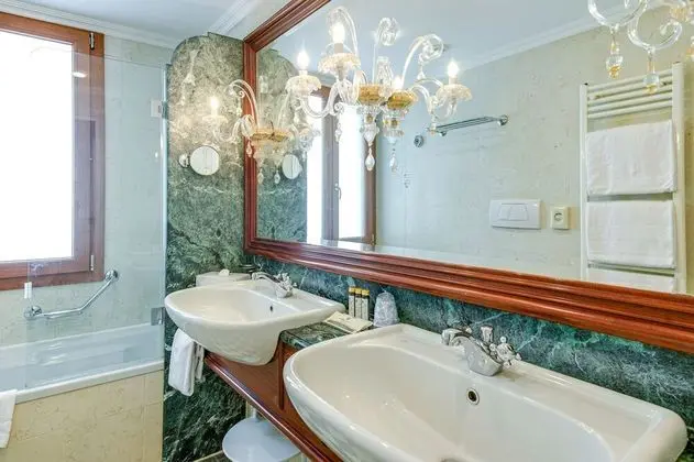 Junior Süit (Grand Canal View)