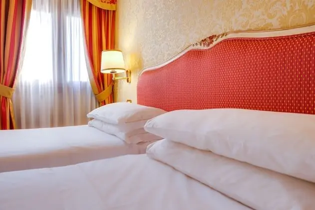 Superior Tek Büyük veya İki Ayrı Yataklı Oda