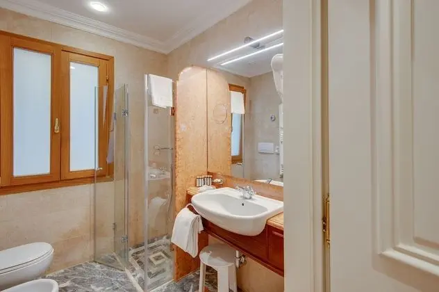 Superior Tek Büyük veya İki Ayrı Yataklı Oda