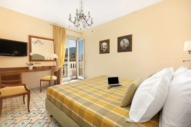 Comfort Tek Büyük veya İki Ayrı Yataklı Oda, Balkon