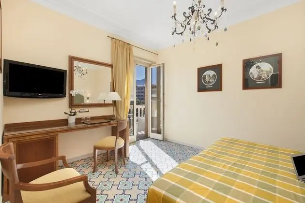 Comfort Tek Büyük veya İki Ayrı Yataklı Oda, Balkon