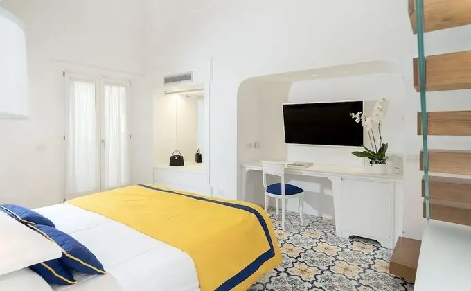 Deluxe Dört Kişilik Oda, Havuz Kenarı