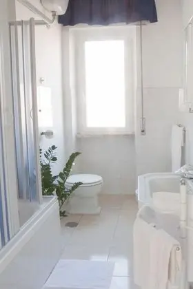 Büyük Yataklı Tek Kişilik Oda