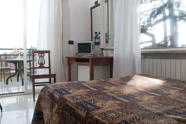 Büyük Yataklı Tek Kişilik Oda