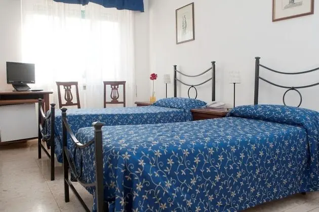 Büyük Yataklı Tek Kişilik Oda