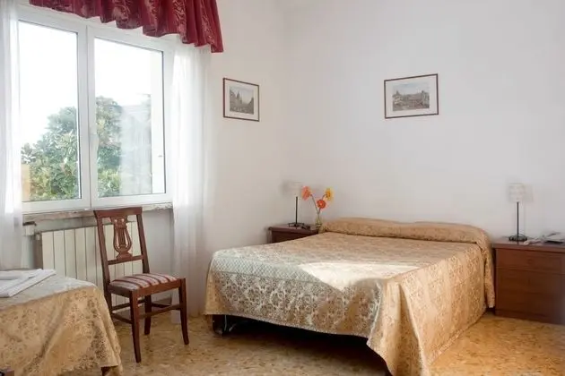 Üç Kişilik Oda