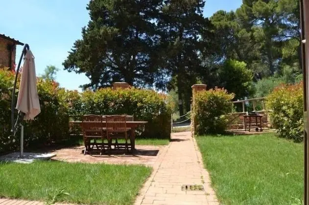 Apart Daire, 2 Yatak Odası, Bahçeli