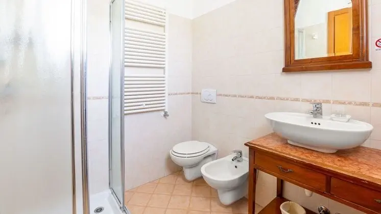 Tek Büyük veya İki Ayrı Yataklı Oda (Tiglio)