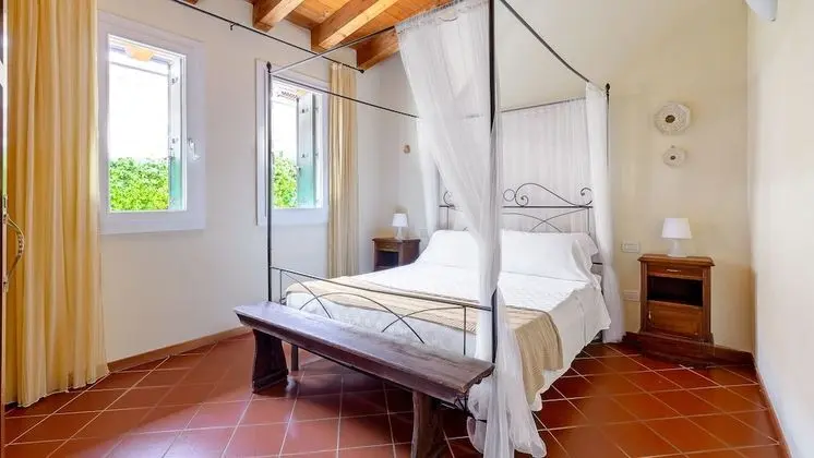 Tek Büyük Yataklı Oda, 1 Büyük (Queen) Boy Yatak (Melograno)