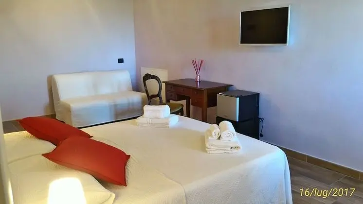 Junior Süit, 1 Büyük (Queen) Boy Yatak ve Çekyat, Özel Banyo, Bahçe Manzaralı