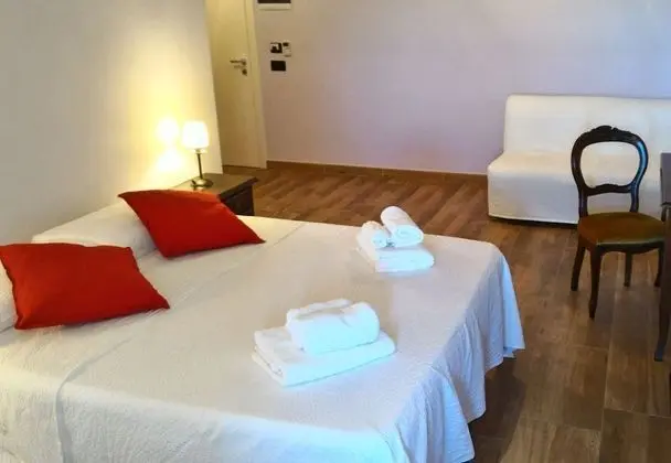 Junior Süit, 1 Büyük (Queen) Boy Yatak ve Çekyat, Özel Banyo, Bahçe Manzaralı