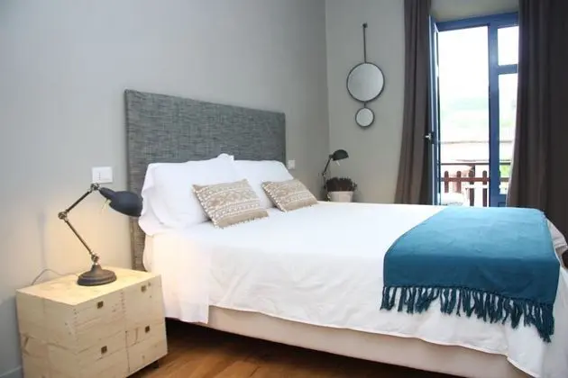 Superior Tek Büyük Yataklı Oda, Havuz Manzaralı