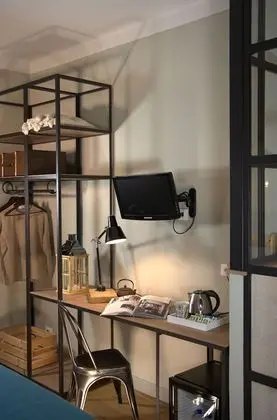 Superior Tek Büyük Yataklı Oda, Havuz Manzaralı