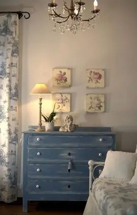 Üç Kişilik Oda, Sigara İçilmez